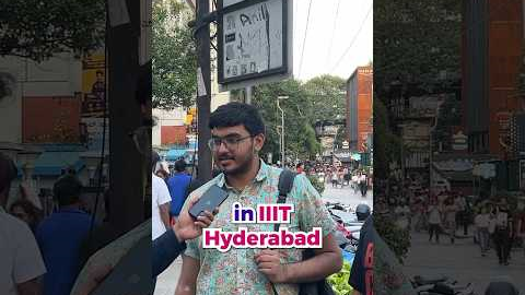 How much does someone earn in LEGAL TECH?